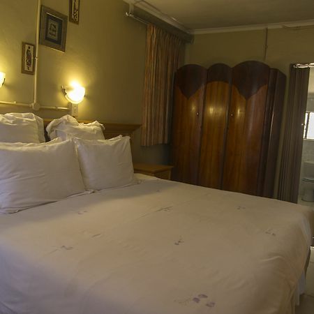 Zizwe Guesthouse Soweto Exterior photo
