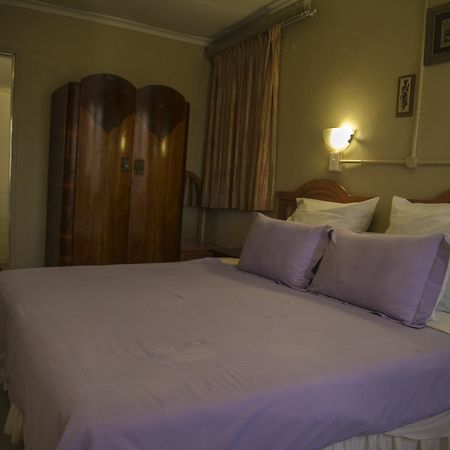 Zizwe Guesthouse Soweto Exterior photo
