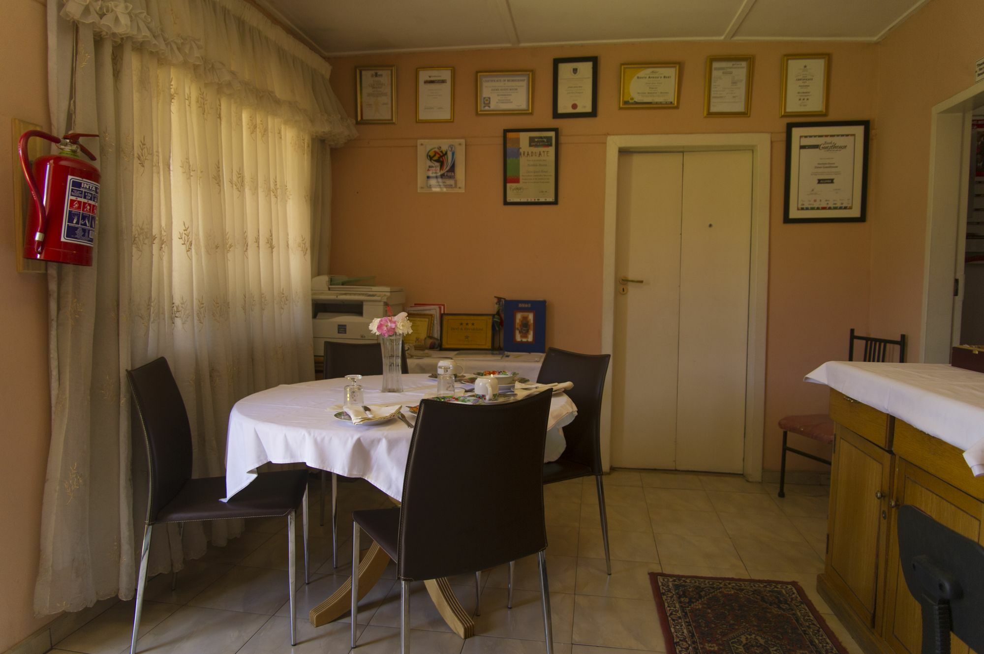 Zizwe Guesthouse Soweto Exterior photo