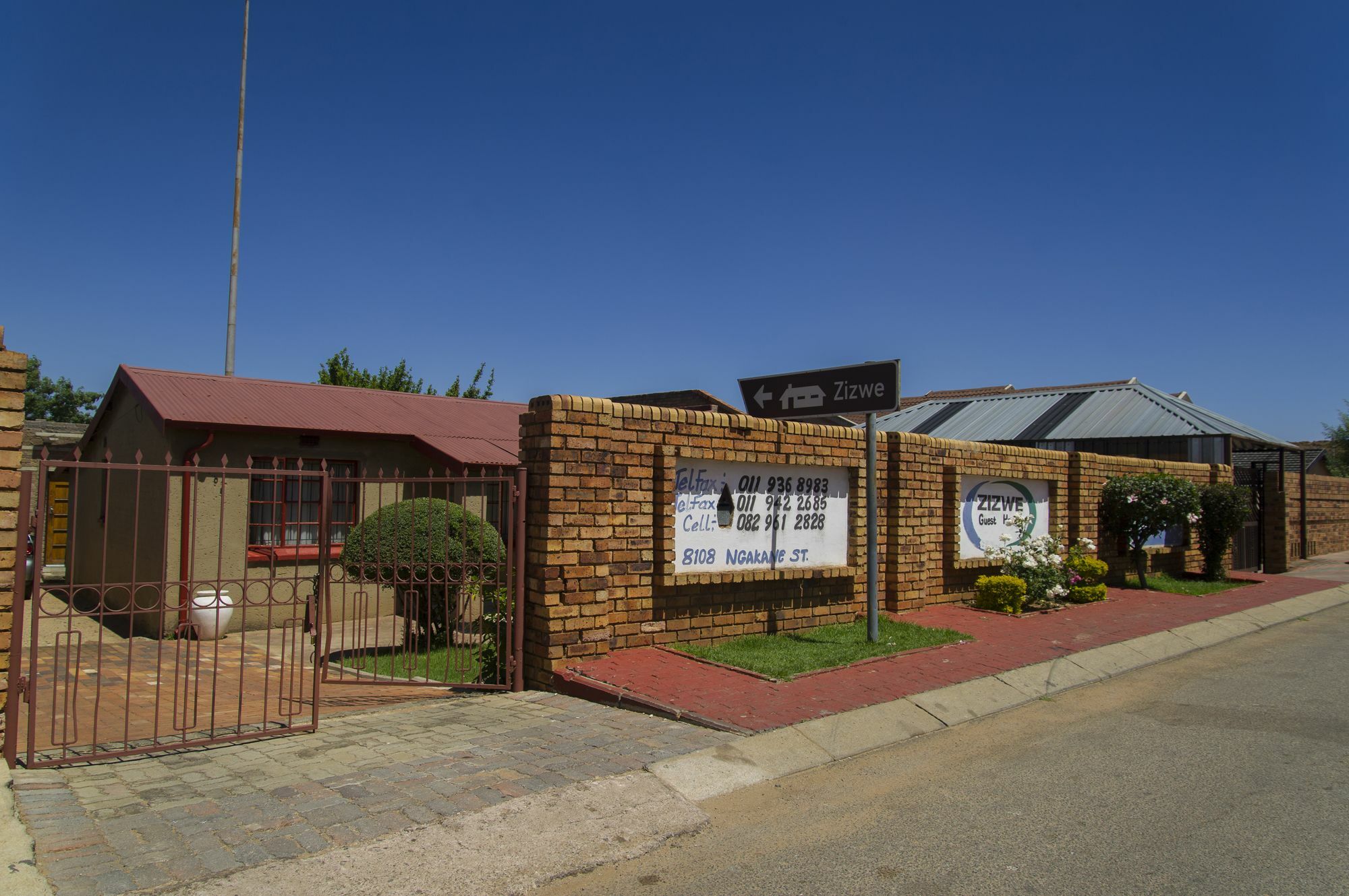 Zizwe Guesthouse Soweto Exterior photo